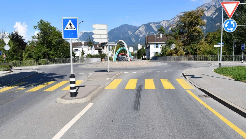 Der Unfall ereignete sich in diesem Kreisel an der Ringstrasse in Chur.
