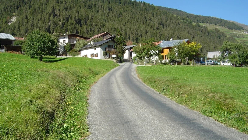 Erneuerung der Seraplanastrasse: Auch die Strasse zum Dorf Seraplana erhält einen Gehweg.