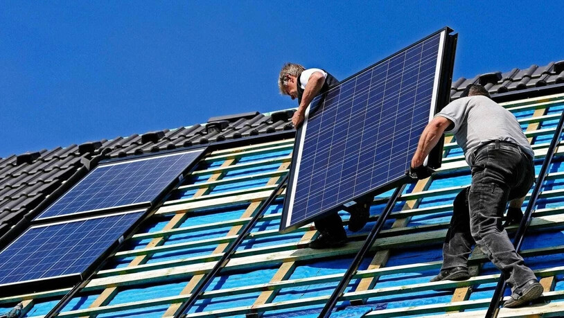 Der Energiefonds soll neu kalkuliert werden, damit weiterhin Klimaschutzmassnahmen wie die Installation von Solarpanelen finanziell unterstützt werden können.