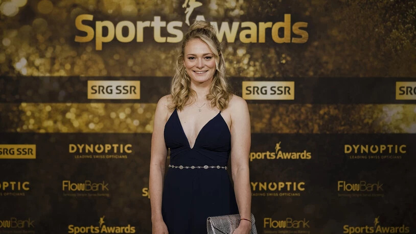 Junge Biathletin im Mittelpunkt: Für Mutter Karin Baserga war die Wahl von Amy Baserga zum «Best Talent Sport» ein unvergesslicher Moment