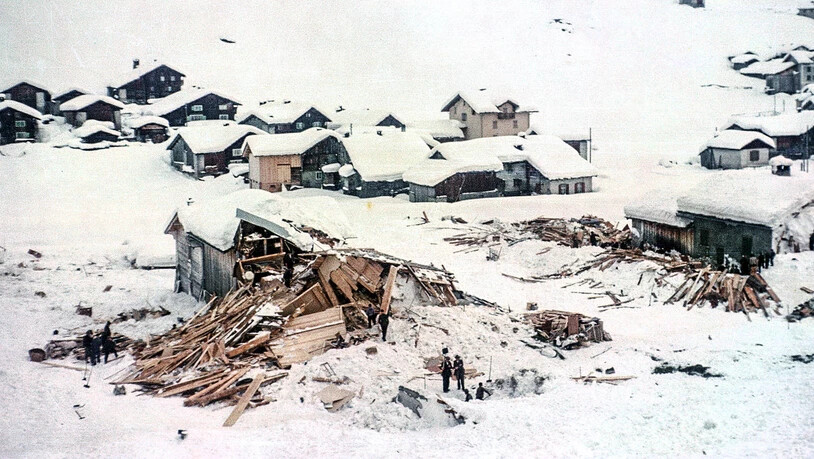 Ein Bild der Zerstörung: Die Aufnahme zeigt eines der von der Lawine getroffenen Valser Häuser nach der Naturkatastrophe vom 20. Januar 1951.