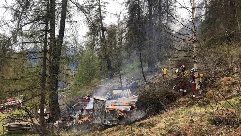 Komplett niedergebrannt: Die Hirtenhütte ist vom Feuer zerstört.