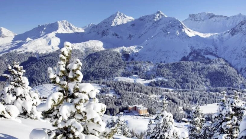 Winterwunderland: Das Traditionshotel «Prätschli» liegt mitten in den Bündner Bergen und direkt an der Skipiste.