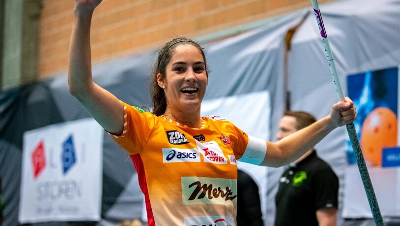 Eben erst zurückgetreten: Flurina Marti nimmt am Vorabend des Turniers am Legendspiel gegen Davos teil.