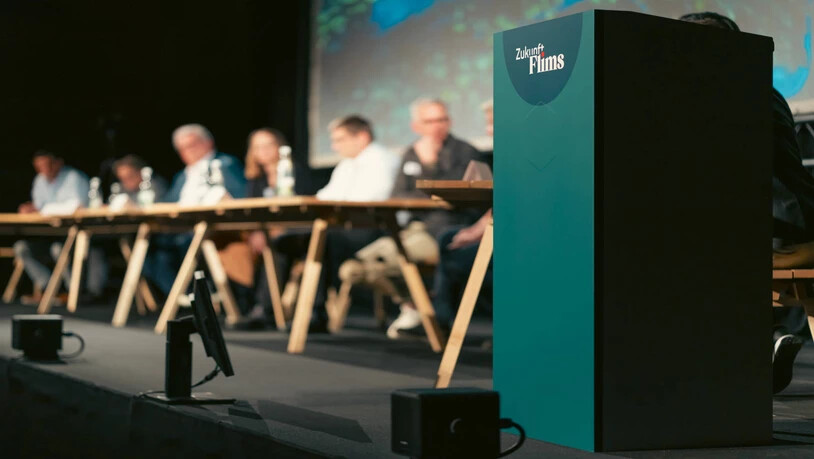 Zukunft Flims: Der Gemeindevorstand lud ein und rund 300 Interessierte kamen, um die Zukunft der Gemeinde zu diskutieren.,