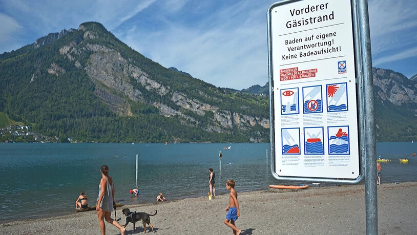 Beliebter Badeee: Beim Baden im Walensee, wie hier im Gäsi, sollte auch immer an die Baderegeln der Schweizerischen Lebensrettungsgesellschaft gedacht werden.
