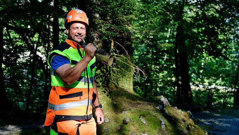 Alarmierung vor dem Knall: Die Signale, die René Landolt mit seinem Horn ausstösst, sind gesetzlich genau vorgegeben.
