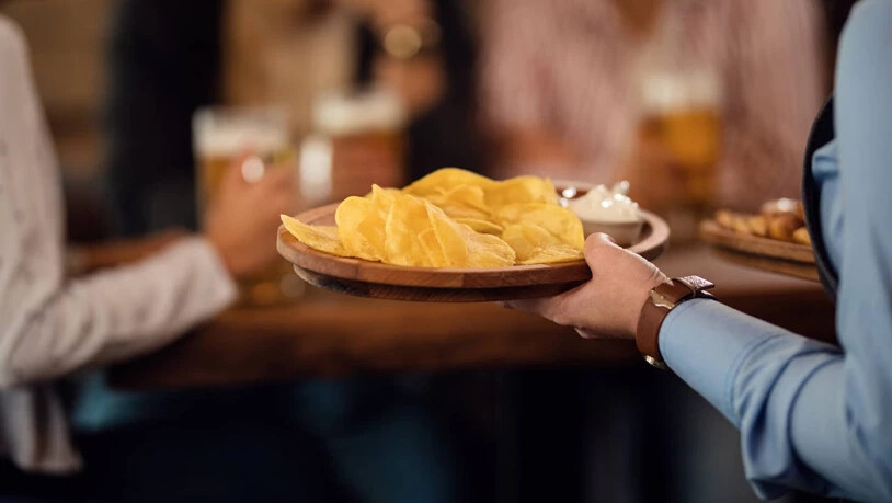 Alle Hände voll zu tun: Die Gastro- und Hotelleriebranche im Glarnerland ist auf der Suche nach neuem Personal.