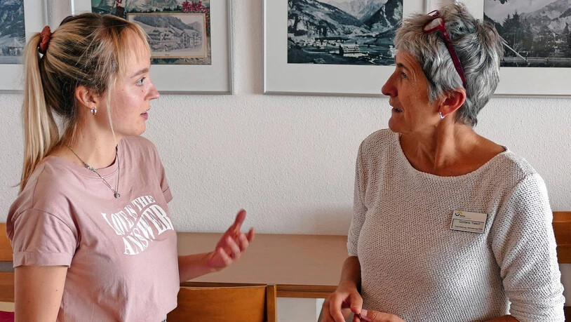Pionierinnen im Glarnerland: Melissa Bruhin (links) lässt sich zur Aktiviererin ausbilden, Gordana Tresch ist Teamleiterin Aktivierung bei den Alters- und Pflegeheimen Glarus Süd.