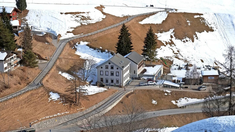 Das Schulhaus in Wiesen. 