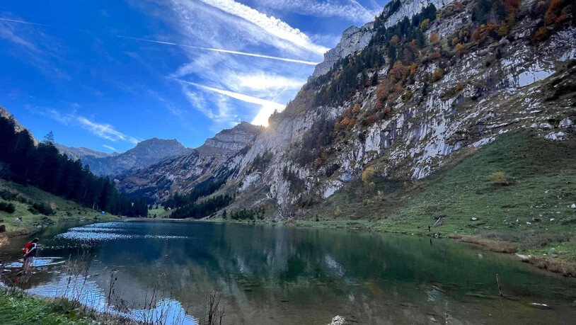 Der Talalpsee in Filzbach bietet auch im Herbst ein schönes Sujet, wie das Foto von Flavia Santos beweist.