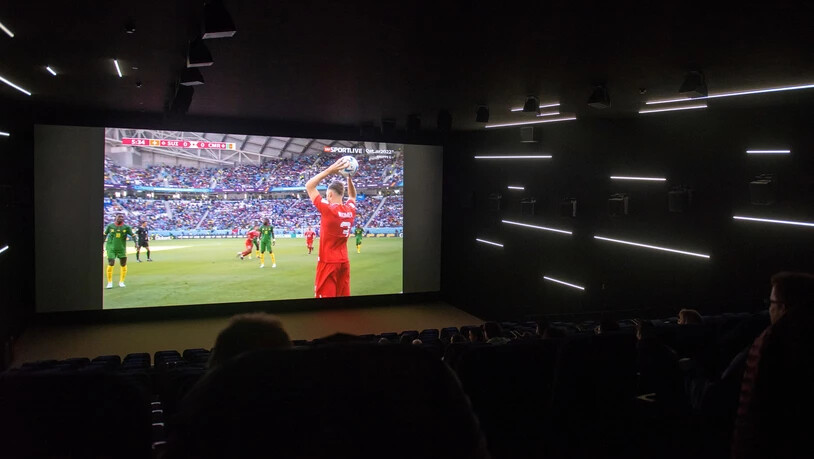 Fussballweltmeisterschaft in Katar: Das Blue Cinema Chur veranstaltet zu den Spielen der Schweizer Nationalmannschaft ein Public Viewing. Im Dezember spielt das Team das letzte Gruppenspiel gegen Serbien und verliert im Achtelfinal gegen Portugal.