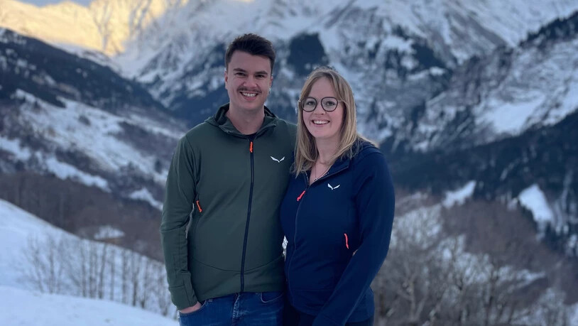 Arbeitsplatz mit Bergkulisse: Lukast Däster und seine Partnerin Nina Rhyner begrüssen ab dem Frühjahr die Gäste in der Äugstenhütte.