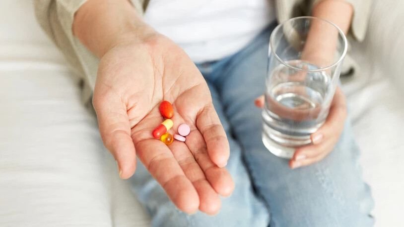 Mangelhaft deklariert: Mehr als 60 Prozent der untersuchten Nahrungsergänzungsmittel und Vitamingetränke machten auf der Verpackung falsche Versprechungen.