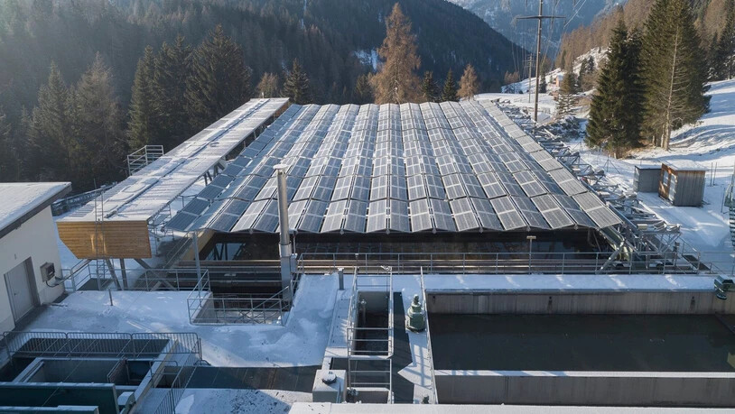 Manuell oder automatisch: Das Dach faltet sich bei Schneefall automatisch zusammen, bei weiterem Bedarf kann diese Technologie auch per Knopfdruck ausgelöst werden.
