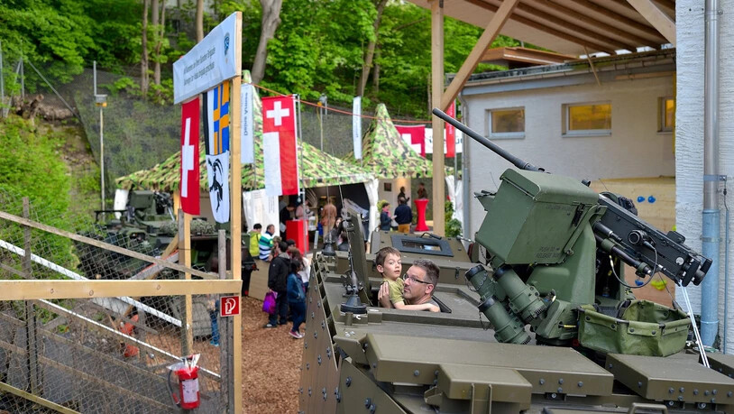 Higa 2015: An Sonderschau der Armee können Higa-Besucherinnen und -Besucher einen Kampfpanzer von innen bestaunen.