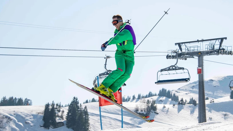 Auf die guten alten Zeiten: Am Retro-Skitag Flumserberg erleben Teilnehmende einen kunterbunten Tag auf und an der Piste. 