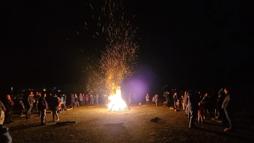 Premiere: In Niederurnen fand in diesem Jahr erstmals ein Fridolinsfeuer statt und …
