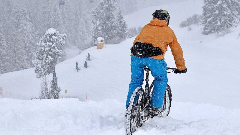 Frisch gefallener Schnee, ein Bike und 2000 Tiefenmeter: Herz, was begehrst du mehr?