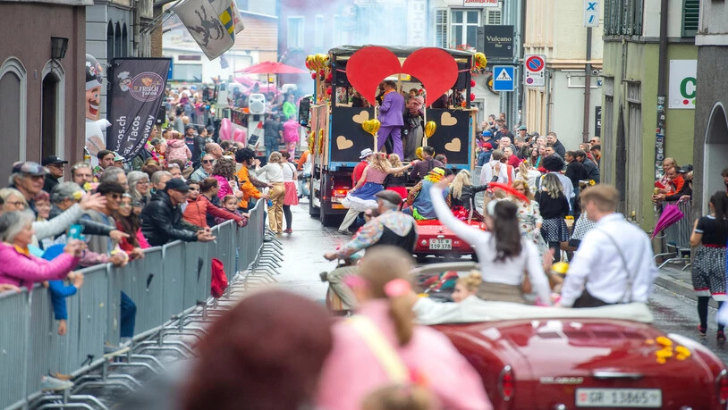 Buntes Treiben: Die Schlagerparade Chur lockt jedes Jahr ungefähr 35’000 Besucherinnen und Besucher in die Kantonshauptstadt.