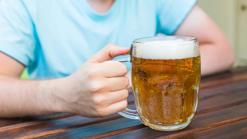 Derselbe Drink mit denselben Leuten: In einer Stammkneipe oder neu eröffneten Dorfbeiz werden gesellige Runden zu nostalgischen Erlebnissen.