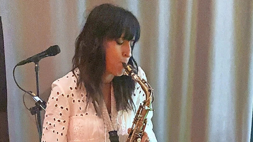 Saxophonistin Keeshea umrahmte den Anlass mit ihrem gefühlvollen Spiel.