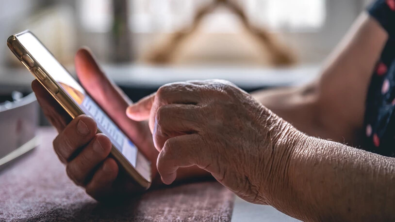 Vorsicht ist angebracht: Telefonbetrüger täuschen auch vor, dass ihre Anrufe von echten Nummern von Bankinstituten kommen würden. 