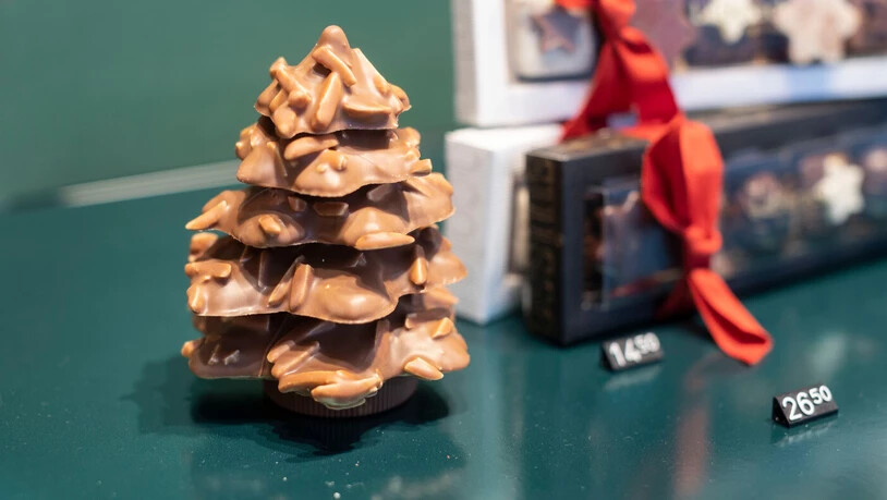 Einer zum Essen: Dieser Weihnachtsbaum besteht aus Schoggi. 