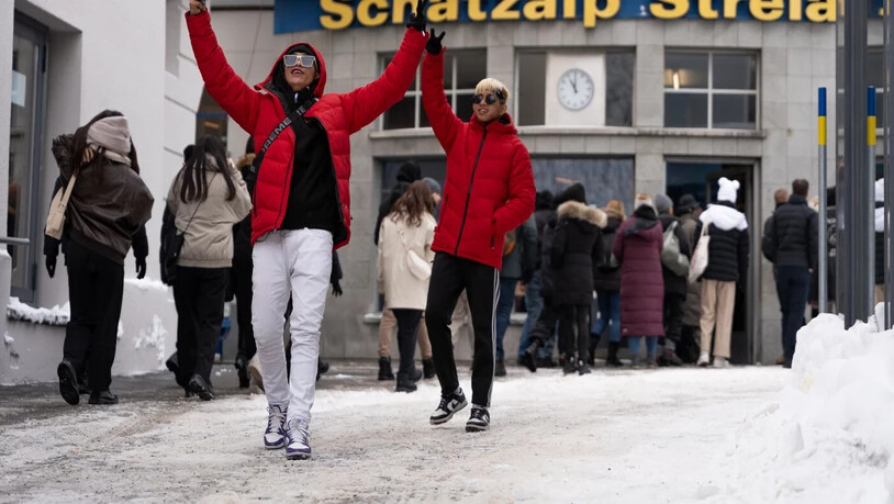 Auf nach Davos: Die Tourismusorganisation Davos Klosters lud die Zirkusgruppe nach ihrem viralen Hit auf die Schatzalp ein.