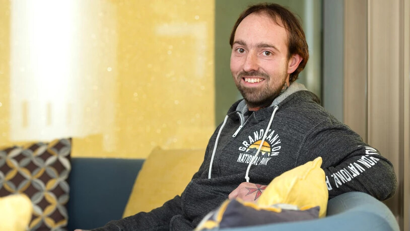 Vom Sofa ins Fernsehen: Der Bündner Michael Schaffer sucht sein Liebesglück in der dritten Staffel der Schweizer Ausgabe von «First Dates – Znacht für zwei».