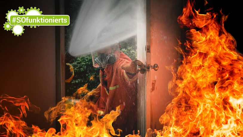 Was tun im Ernstfall? Wenn in den eigenen vier Wänden ein Feuer ausbricht, gilt es schnell zu reagieren und die Feuerwehr zu alarmieren. 