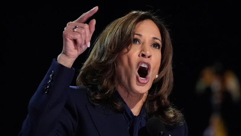 Auftritt am Parteitag in Chicago: Bisher konnte Kamala Harris einfach ihre Botschaften verkünden. Bald muss sie auch Fragen beantworten.