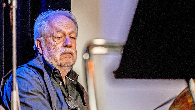 Konzentrierte Arbeit von Schlagzeuger Thomas Bernold.