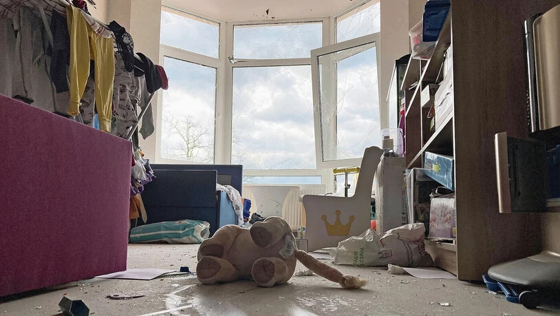 Ein Stofftier in einer verlassenen Wohnung in Irpin – wenige Wochen nach Russlands Überfall vergingen sich dessen Soldaten an Zivilisten.