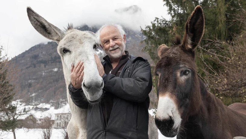 Ein Herz und eine Seele: Fridolin Walcher mit seinen Lieblingen Myrtha (links) und Momo.
