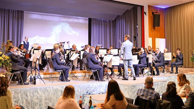 Die Musikgesellschaft Davos Klosters überzeugte unter der Leitung von Dirigent Andrea Nold. 