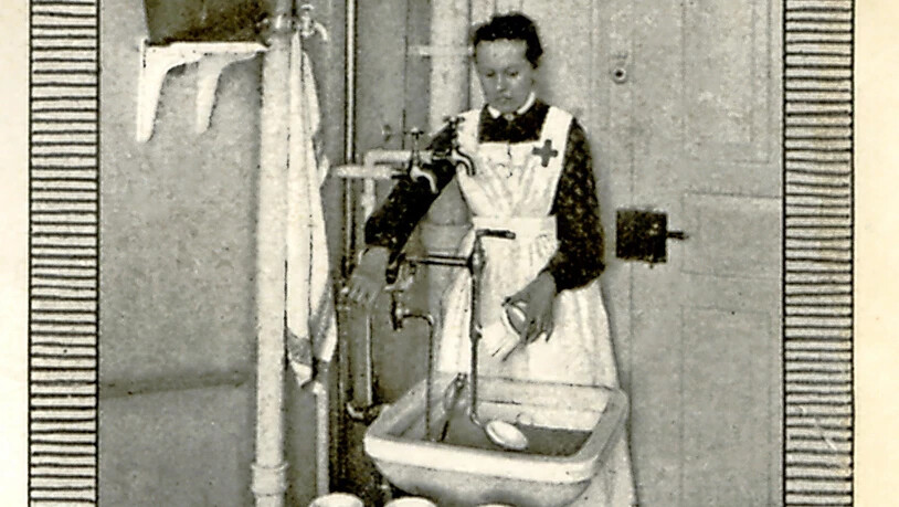 Die Zudienerinnen: Hinter den Kulissen waren ungezählte dienstbare Geister zugange. Die tägliche Reinigung der Spucknäpfe schaffte es sogar in die Werbebroschüre des Sanatoriums Dr. Danegger, heute Hotel Montana.