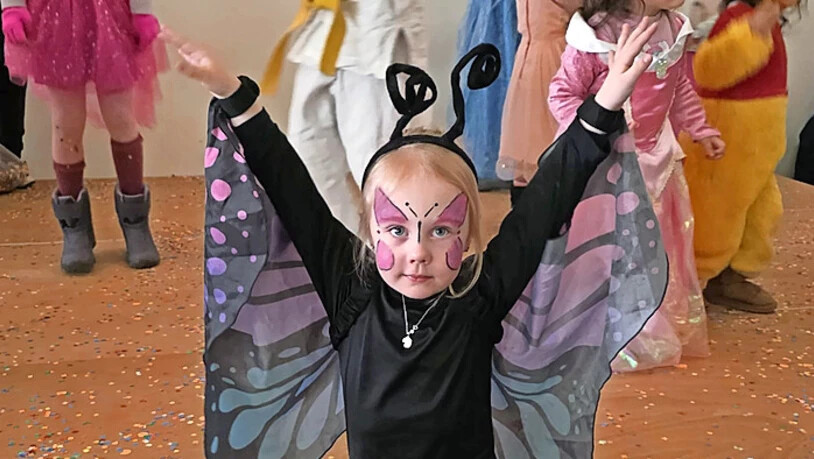 Schön geschminkter «Schmetterling». 