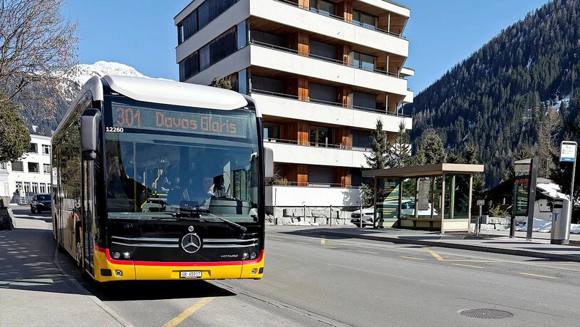 Das neue E-Postauto ist seit Kurzem in Davos unterwegs.  