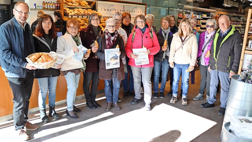 Die Mitarbeitenden von Davos Solidarisch wurden im Schneider’s Dorf überrascht.  