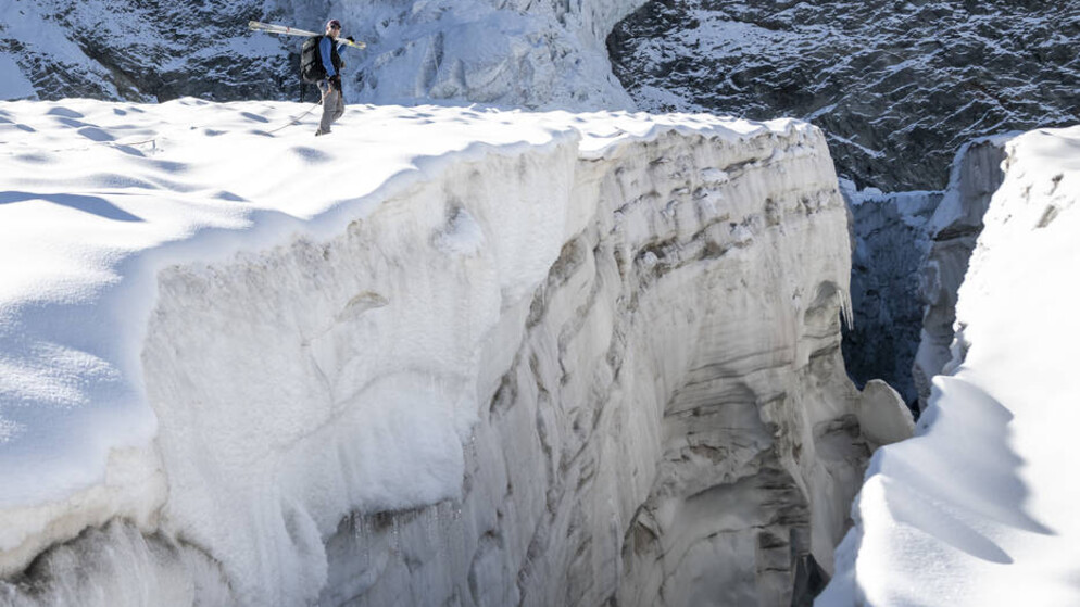Er schmilzt und schmilzt: Die Eisdicke des Persgletschers im Berninamassiv geht um über neun Meter zurück.