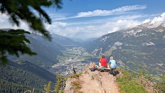 Ausblick: Im Sommer könnten erneut viele Schweizerinnen und Schweizer die Bündner Bergwelt erkunden. Bild Keystone