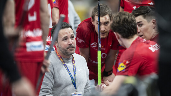 Der Nationaltrainer David Jansson will die Schweiz via Halbfinalist Tschechien in den Final coachen.