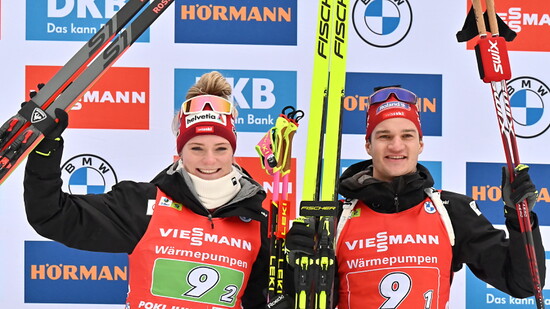 Die Schweizer Biathleten überzeugen in dieser Saison mit starken Leistungen: Beim Weltcup in Slowenien liefen Amy Baserga und Niklas Hartweg im Mixed auf den 3. Platz