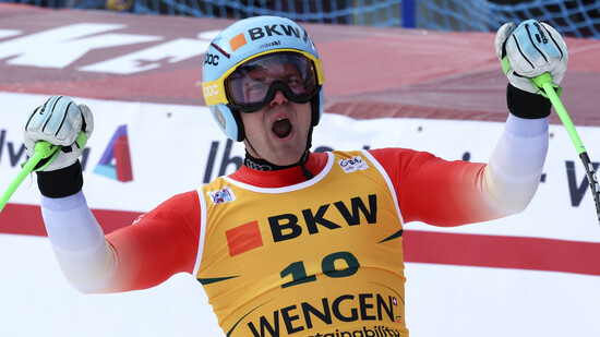 Jubel im Ziel: Stefan Rogentin ist zufrieden mit seiner Fahrt, die ihm das erste Weltcuppodest der Karriere einbringt.