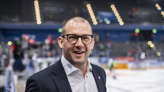 Der Zuger Sportchef Reto Kläy blickt dem Halbfinal-Rückspiel in der Champions Hockey League optimistisch entgegen