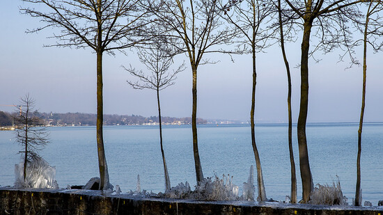 Im Bild: Winterstimmung am Genfersee. Am Freitag war es am Morgen vielerorts eisig kalt. (Archivbild)