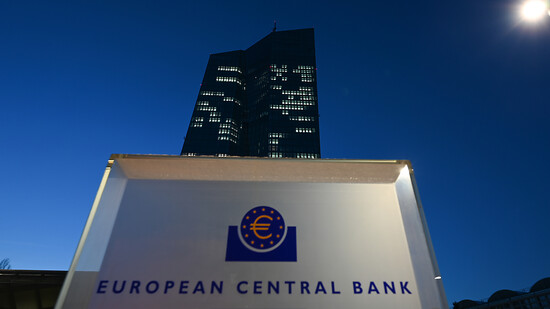 Die Europäische Zentralbank (EZB) hat ihren Sitz in Frankfurt am Main in Deutschland.