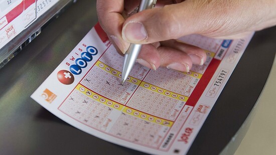 Ein glücklicher Gewinner oder eine Gewinnerin kassierte beim Swiss Lotto am Samstag eine Million Franken. (Symbolbild)
