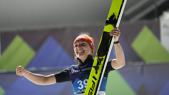 Geschafft: Katharina Althaus gewinnt WM-Gold von der Normalschanze.